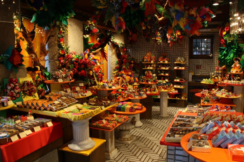 vente-CASTELLAR-min_candy_store_chocolate_shop_chocolate_switzerland-393515